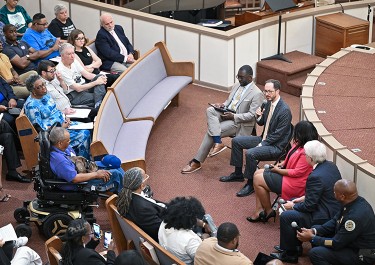 Mayor meeting with community leaders